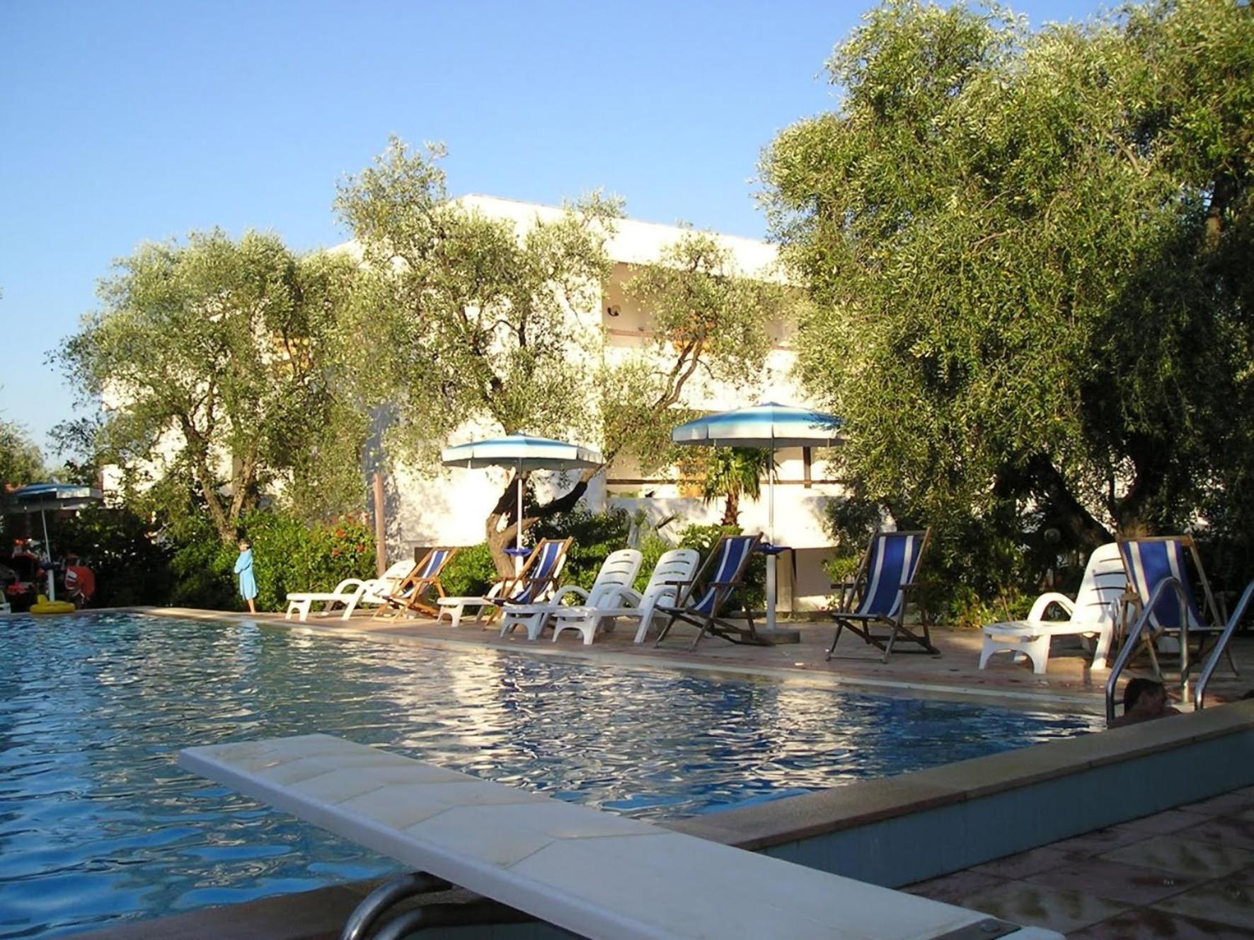 Residence Baia Del Gallo Vieste Bagian luar foto